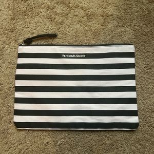Victoria’s Secret travel makeup bag New‎
